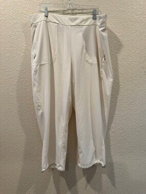 Chicos Zenergy UPF Neema Pedal Pusher Size 3.5 White